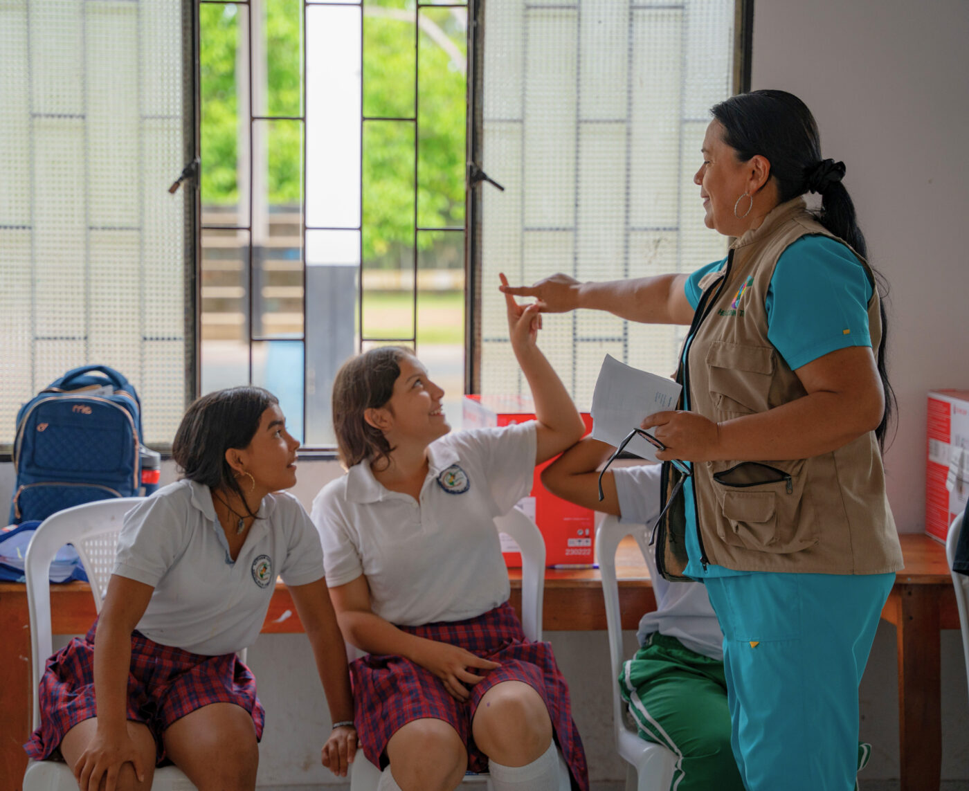 Two school girls from Colombia during a HealthNet TPO workshop