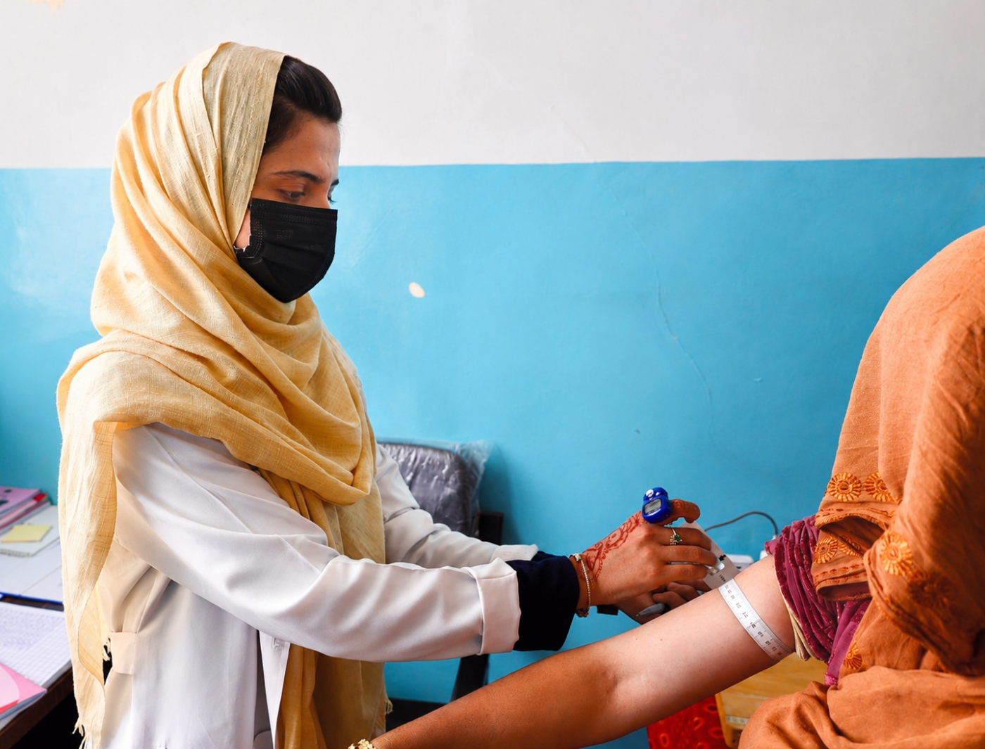 Afghan female health worker